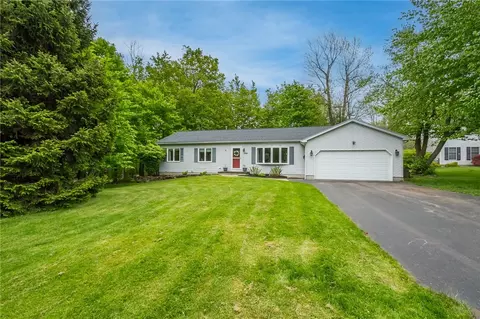 7268 Pear Tree Mdw, Ontario, NY 14519