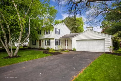 170 Danbury S Cir, Rochester, NY 14618