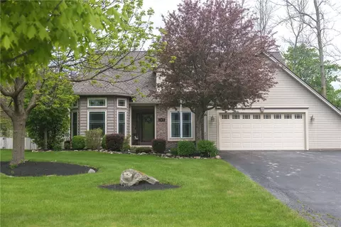 347 Sunny Mill Ln, Greece, NY 14626