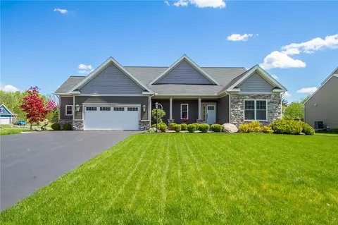 3258 Tanaberry Cir, Macedon, NY 14502
