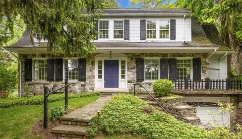 421 Cobbs Hill Dr, Rochester, NY 14610