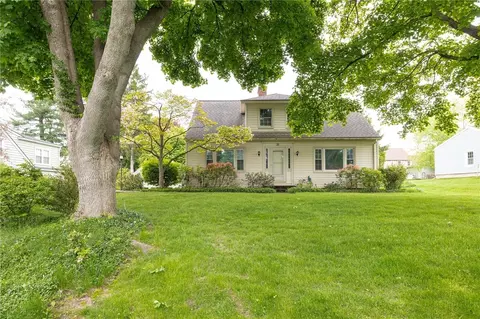 21 James St, Perinton, NY 14450
