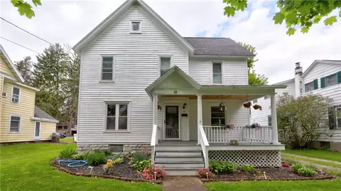 12 W Elizabeth St, Waterloo, NY 13165