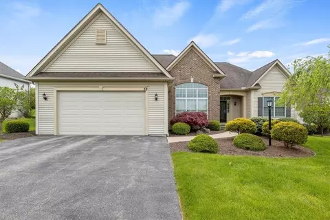 38 Stonefield Mews Ln, Pittsford, NY 14534