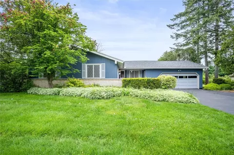 124 Sweet Birch Ln, Greece, NY 14615