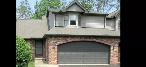 8 In The Woods Ln, West Seneca, NY 14224