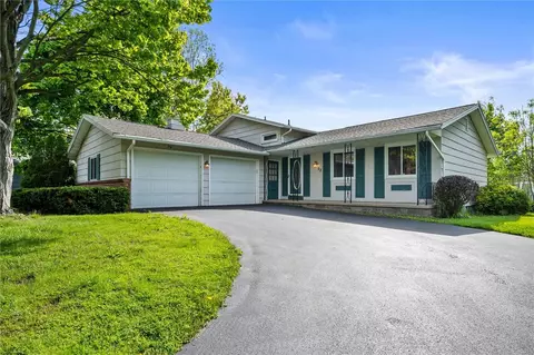 72 Damsen Rd, Greece, NY 14612