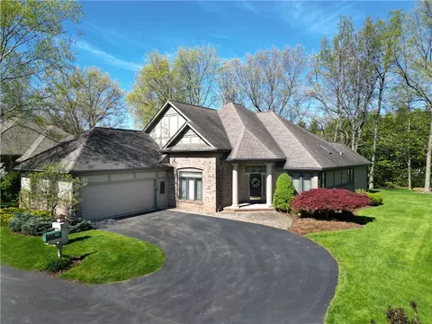 23 Harrington Dr, Perinton, NY 14450
