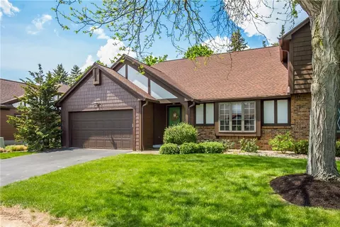 11 Cambridge Ct, Perinton, NY 14450