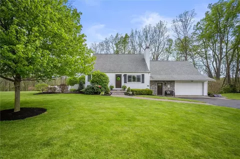 1924 Quaker Rd, Macedon, NY 14502