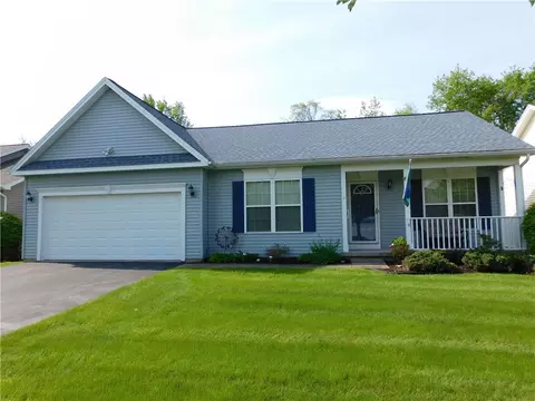 61 Leith Ln, Parma, NY 14468