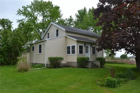 83 County Road 8, Farmington, NY 14425