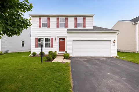40 Coneflower Dr, West Henrietta, NY 14586
