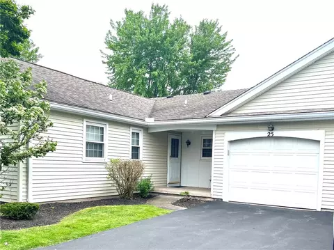 25 Rockhurst Dr, Penfield, NY 14526