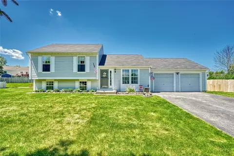 605 Smugglers Cv, Macedon, NY 14502