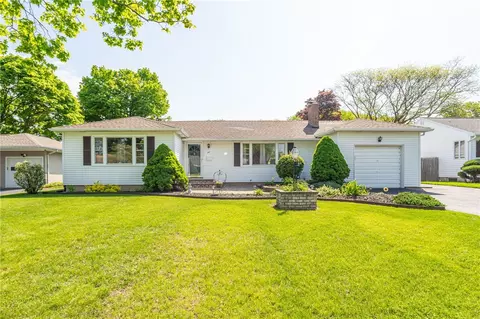 48 Redwood Dr, Irondequoit, NY 14617