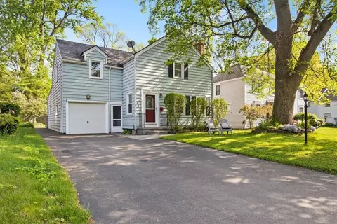 102 Belmeade Rd, Irondequoit, NY 14617