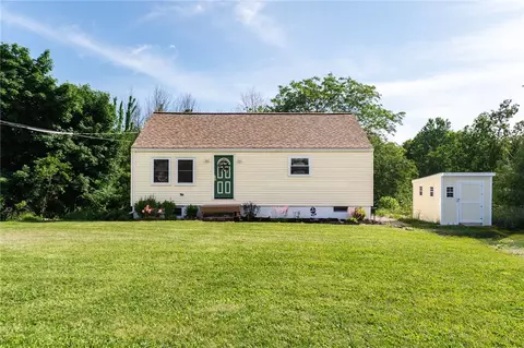 7631 Selden Rd, Le Roy, NY 14482