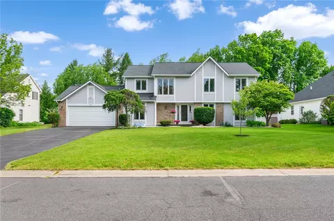 27 Devonwood Ln, Pittsford, NY 14534