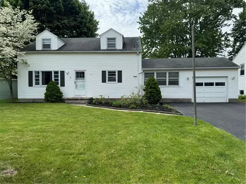 65 Alfonso Dr, Greece, NY 14626