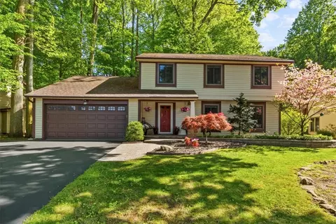 68 Larkwood Dr, Greece, NY 14626