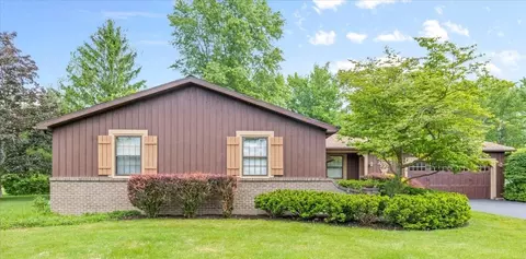 41 Cascade Dr, Penfield, NY 14526