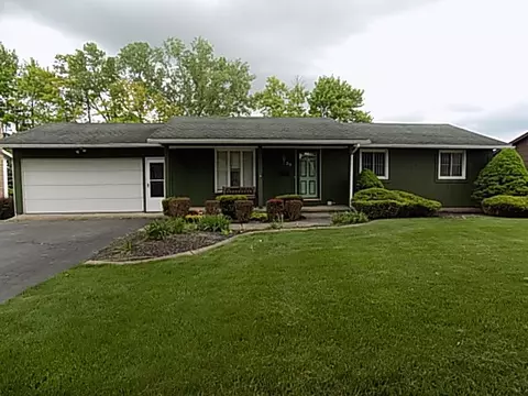 29 Bramblewood Ln W, Gates, NY 14624