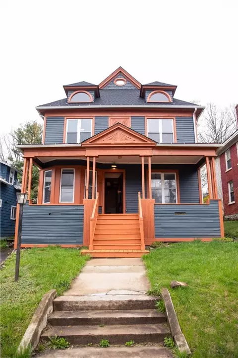 108 S Perry St, Johnstown, NY 12095