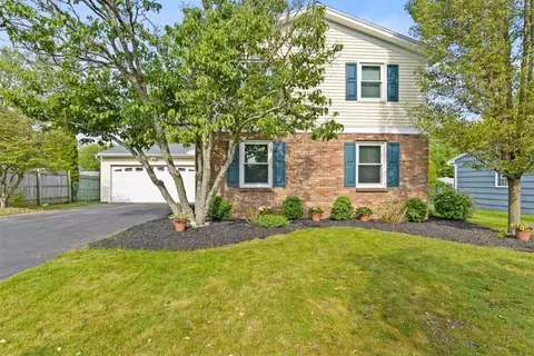 11 Aconbury Dr, Perinton, NY 14450