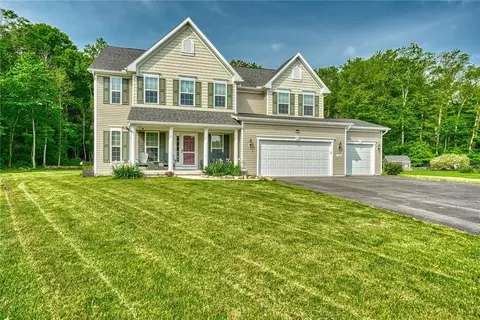 898 Bannerwood Dr, Ontario, NY 14519