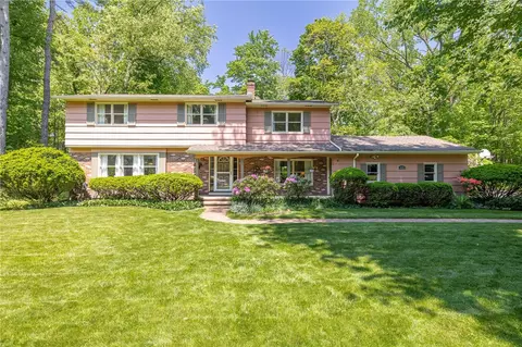 422 Woodland Ln, Webster, NY 14580