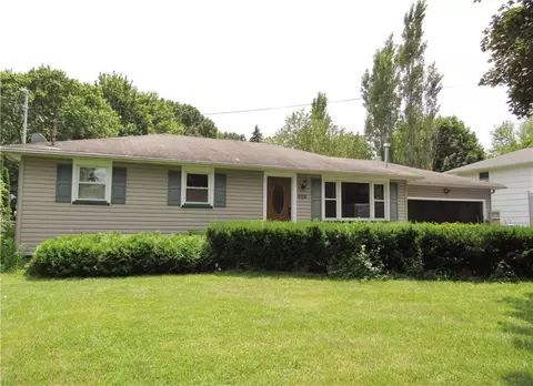 909 Weiland Rd, Greece, NY 14626