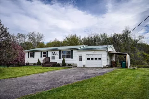 7882 Sackett Rd, Bergen, NY 14416