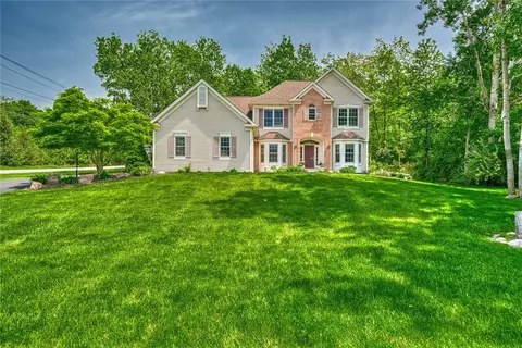 578 Eleanor Rd, Victor, NY 14564