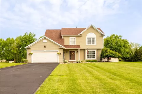 26 Summertime Trl, Parma, NY 14468