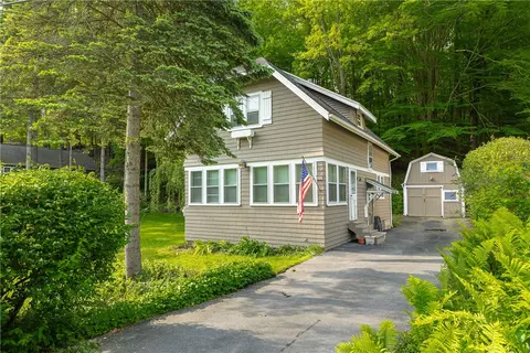 115 Shore Dr, Irondequoit, NY 14622