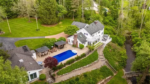 22 Taylor Rd, Honeoye Falls, NY 14472