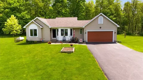 9558 Glenmark Rd, North Rose, NY 14516