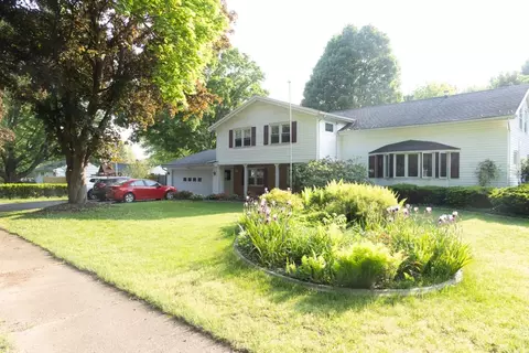 11 Kingswood Dr, Gates, NY 14624