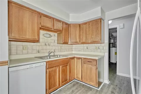 24 Walnut Cir, Webster, NY 14580 photo 18