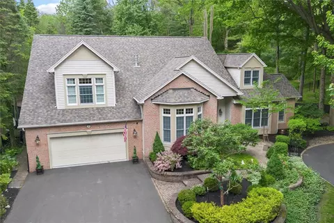 10 Steele Rd, Fairport, NY 14450