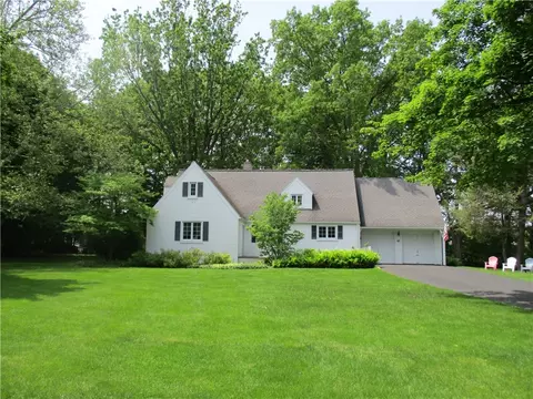 53 Sunset Blvd, Pittsford, NY 14534