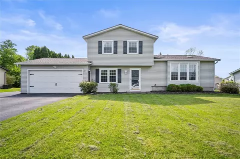 27 Fontana Ln, Greece, NY 14612