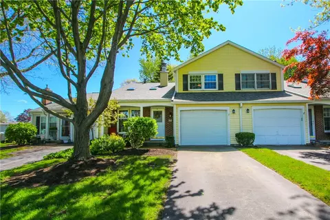 98 Old Pine Ln, Greece, NY 14615