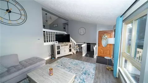 40 Constance Way E, Greece, NY 14612 photo 3