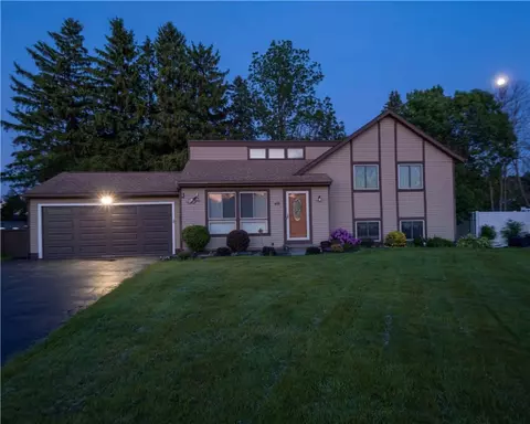 40 Constance Way E, Greece, NY 14612 photo 2