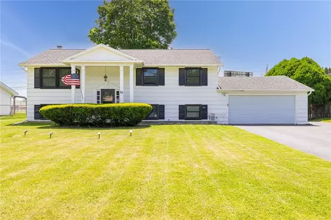 67 Heritage Cir, Greece, NY 14615