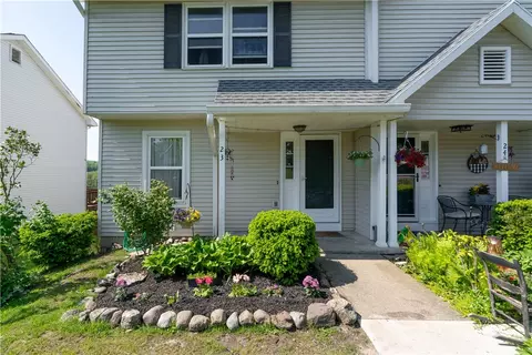 23 Old Meadow Ct, Livonia, NY 14487