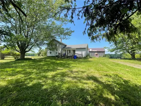 14797 E County House Rd, Albion, NY 14411