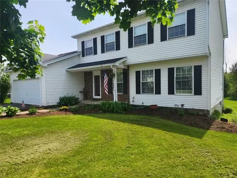 6 Royce Dr, Riga, NY 14428